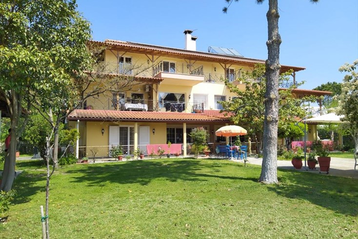 Realty photo 1
