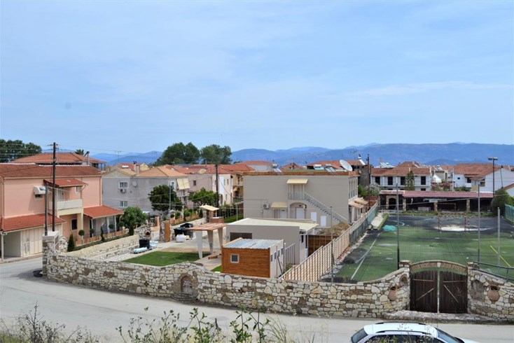 Realty photo 3