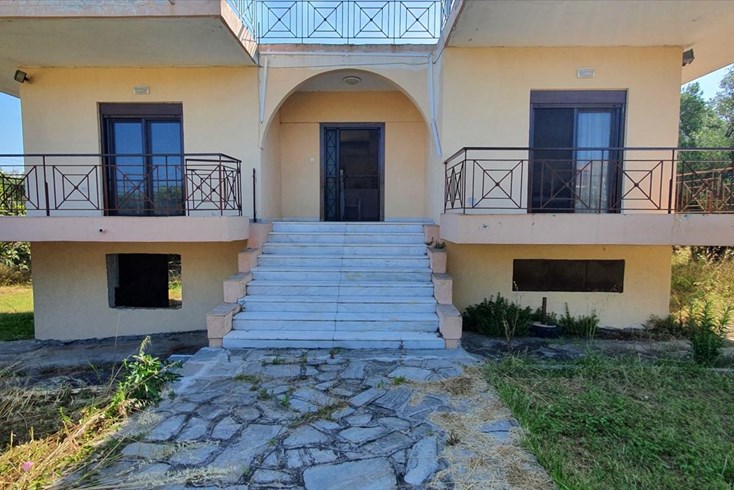 Realty photo 1