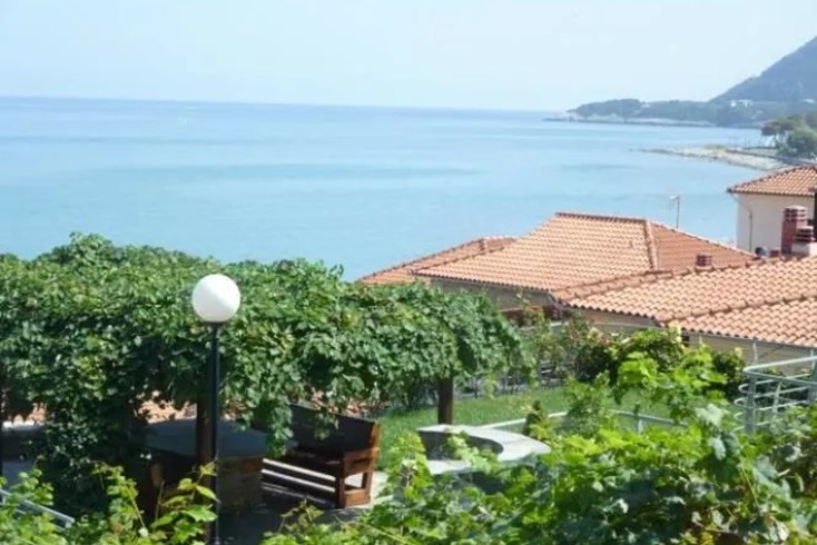 Realty photo 1