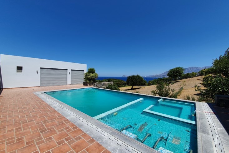 Realty photo 2