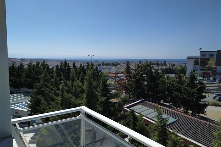 Realty photo 1