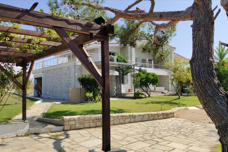 Realty photo 1