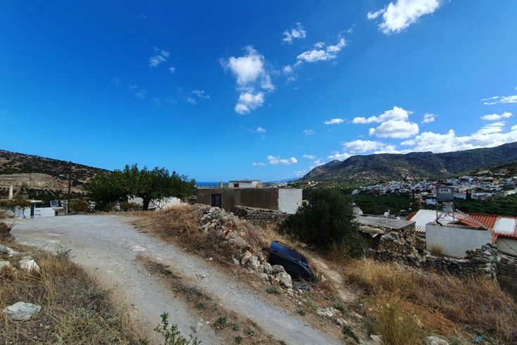 Realty photo 1