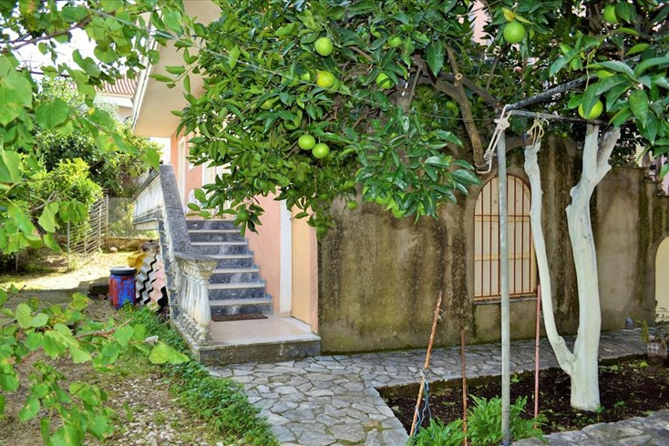 Realty photo 2
