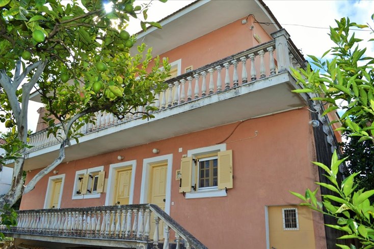 Realty photo 1