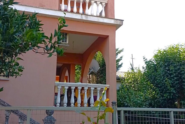 Realty photo 3
