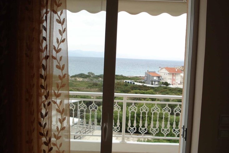 Realty photo 3