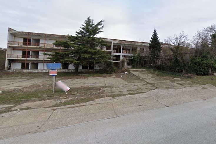 Realty photo 2