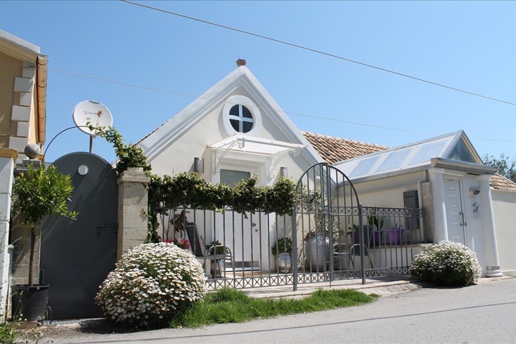 Realty photo 1