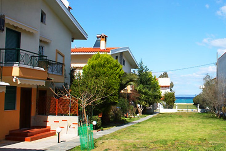 Realty photo 1