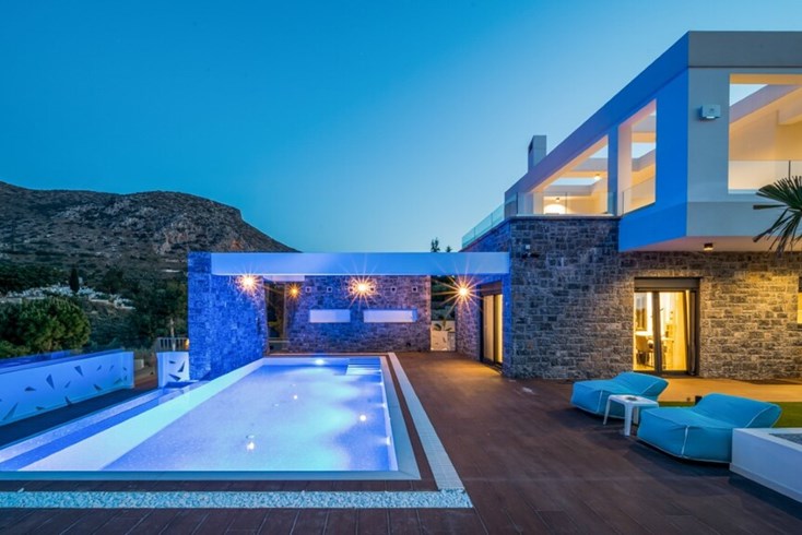 Realty photo 1
