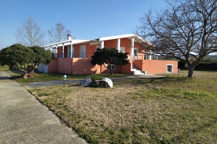 Realty photo 2