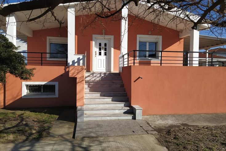 Realty photo 1