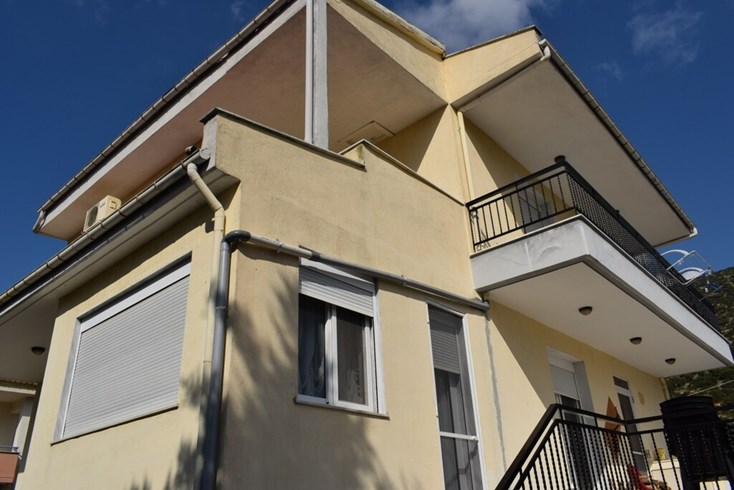 Realty photo 3