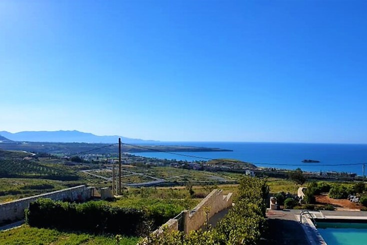 Realty photo 2
