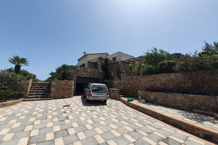 Realty photo 2