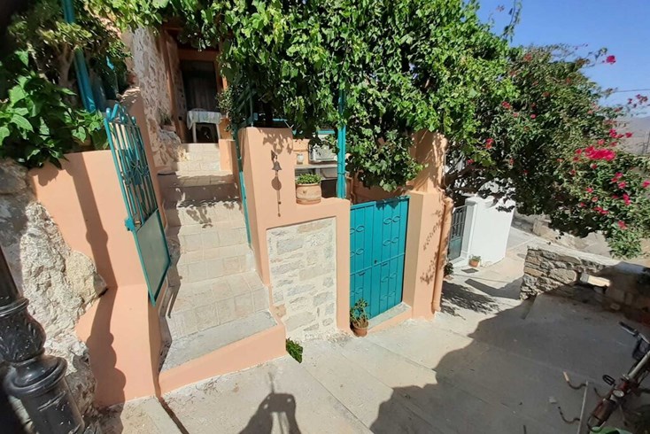 Realty photo 1