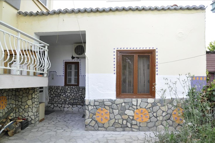 Realty photo 2