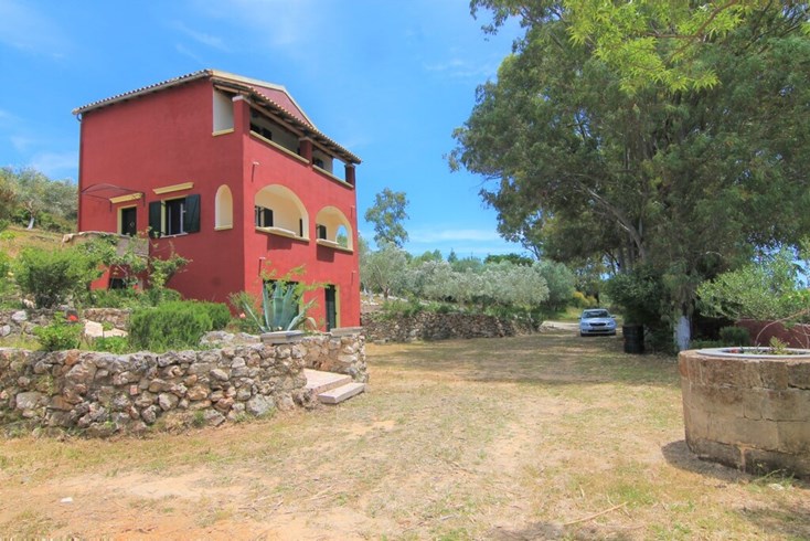 Realty photo 2