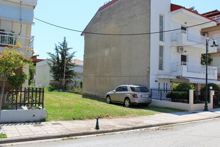 Realty photo 1
