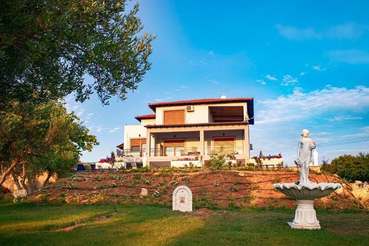 Realty photo 2