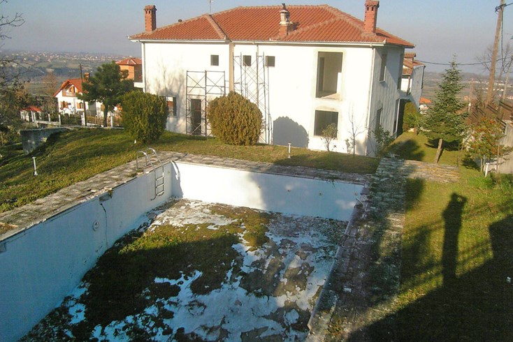 Realty photo 1