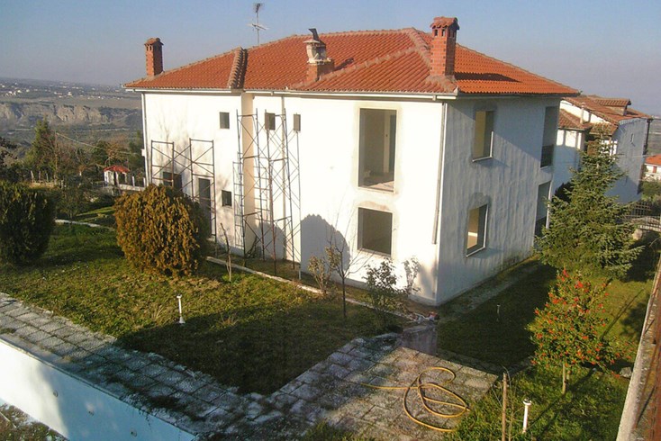 Realty photo 2