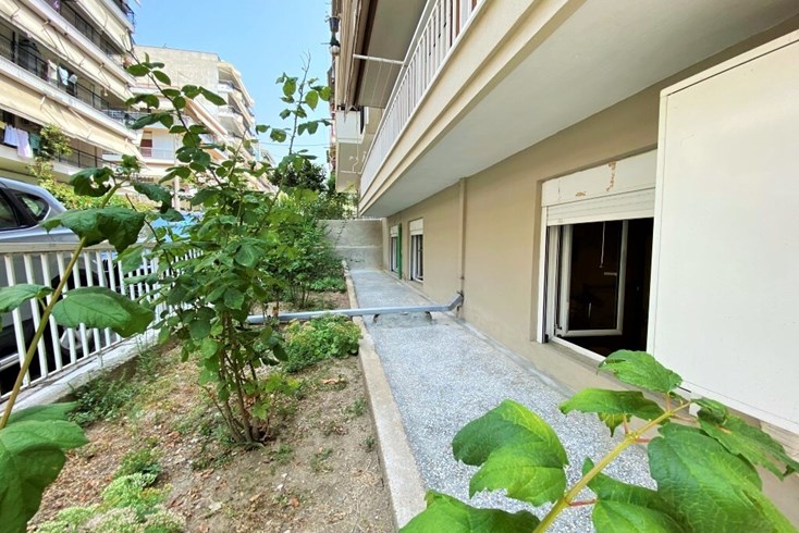 Realty photo 1