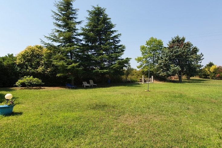 Realty photo 2