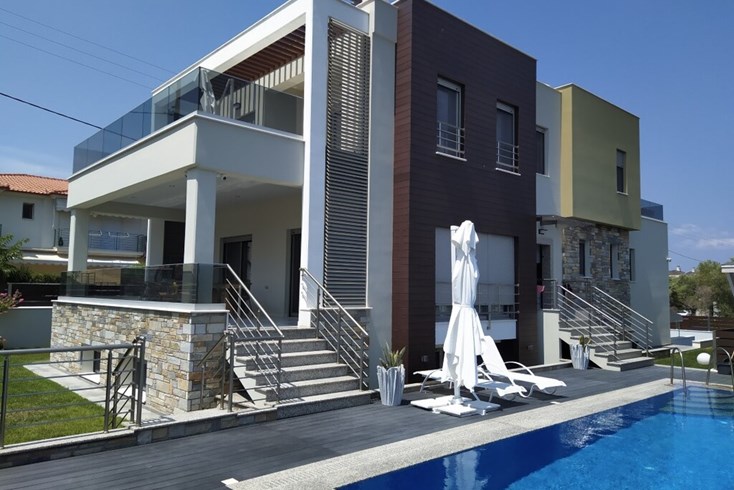 Realty photo 1