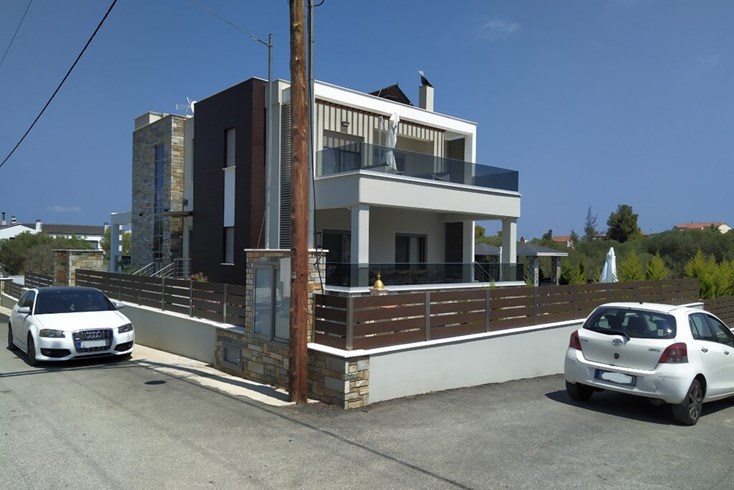 Realty photo 3