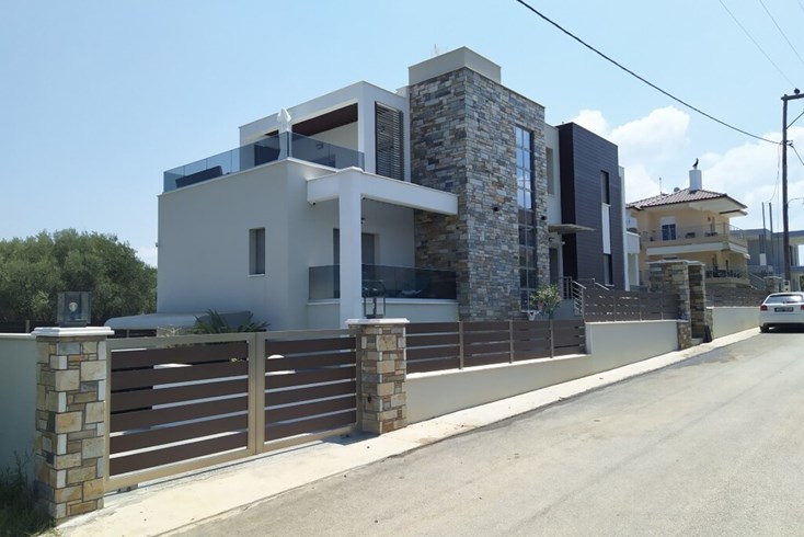 Realty photo 2