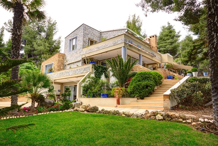 Realty photo 1