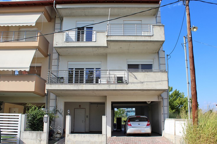 Realty photo 1