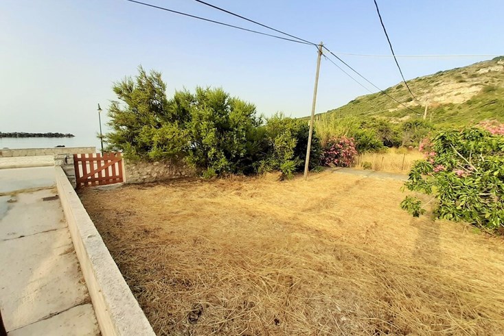 Realty photo 1