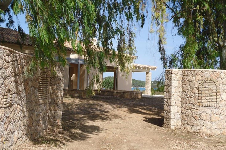 Realty photo 1