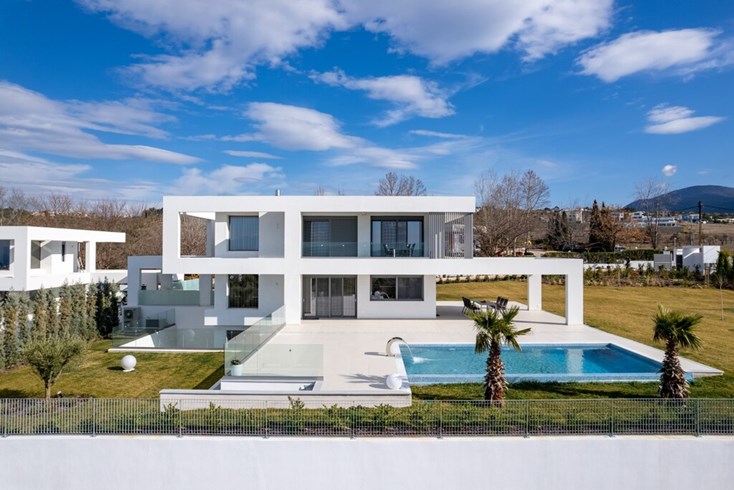 Realty photo 1