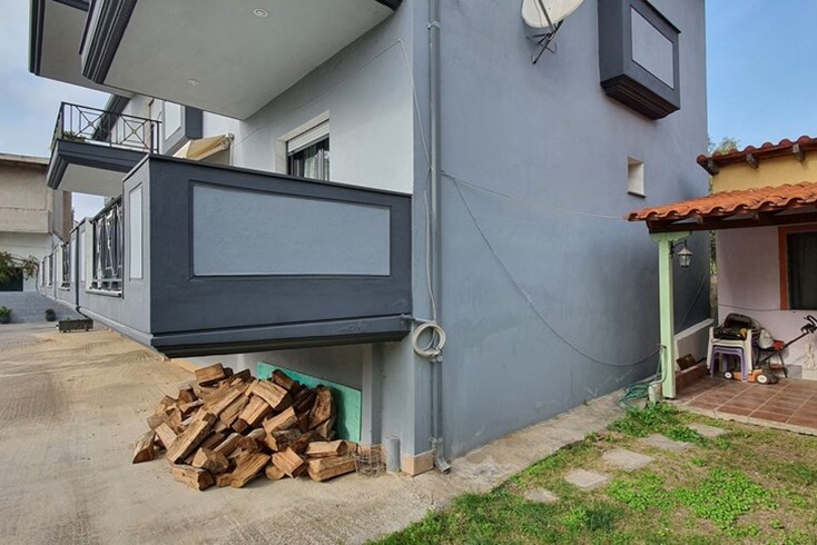 Realty photo 1