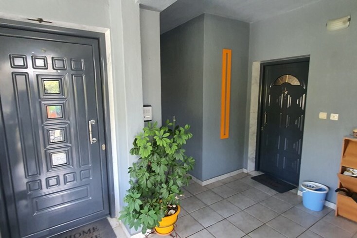 Realty photo 2