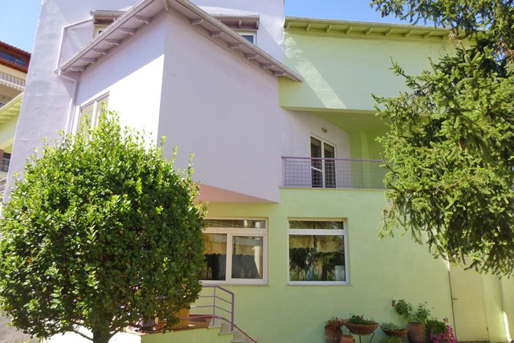 Realty photo 1