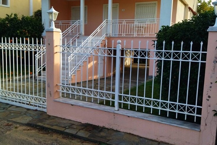 Realty photo 1