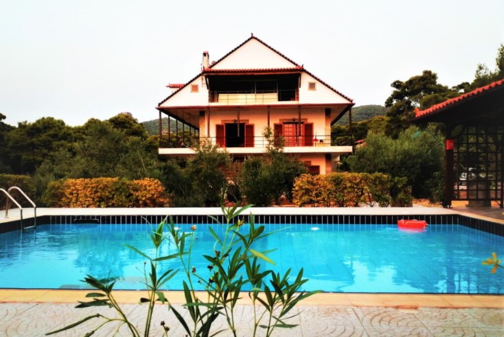 Realty photo 1
