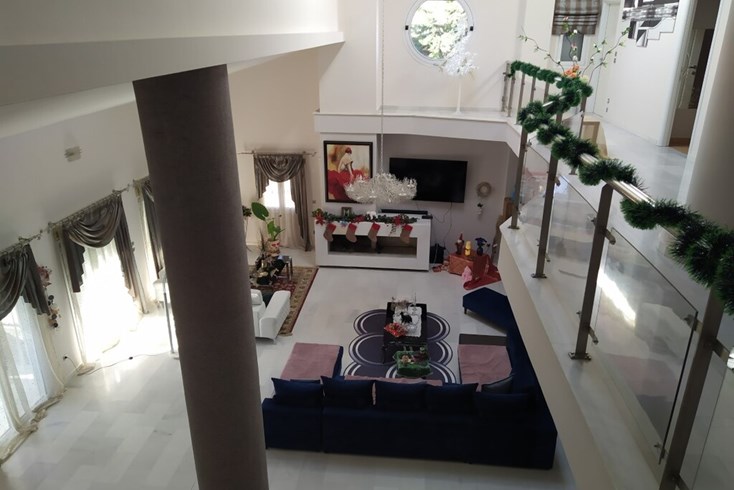 Realty photo 2