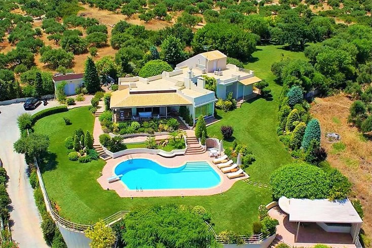 Realty photo 1