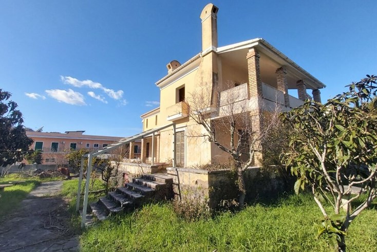 Realty photo 3