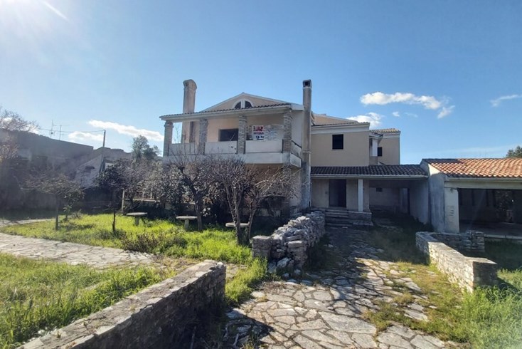 Realty photo 1