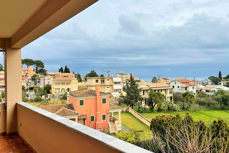 Realty photo 2
