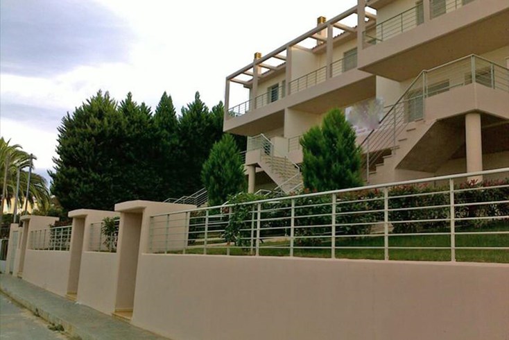 Realty photo 1