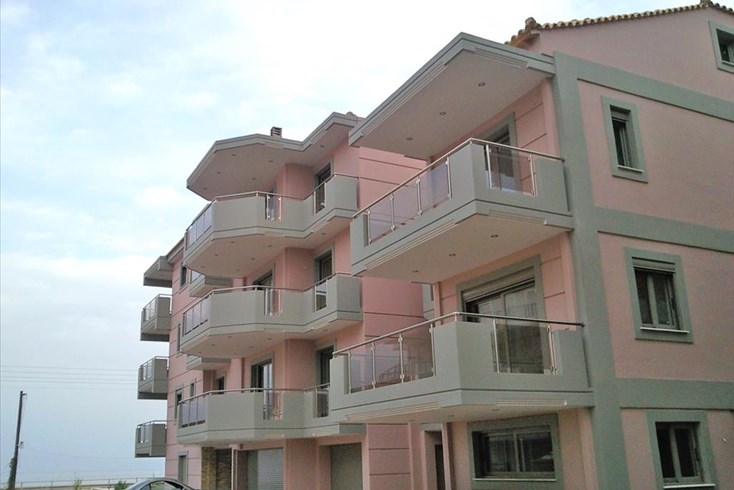Realty photo 1